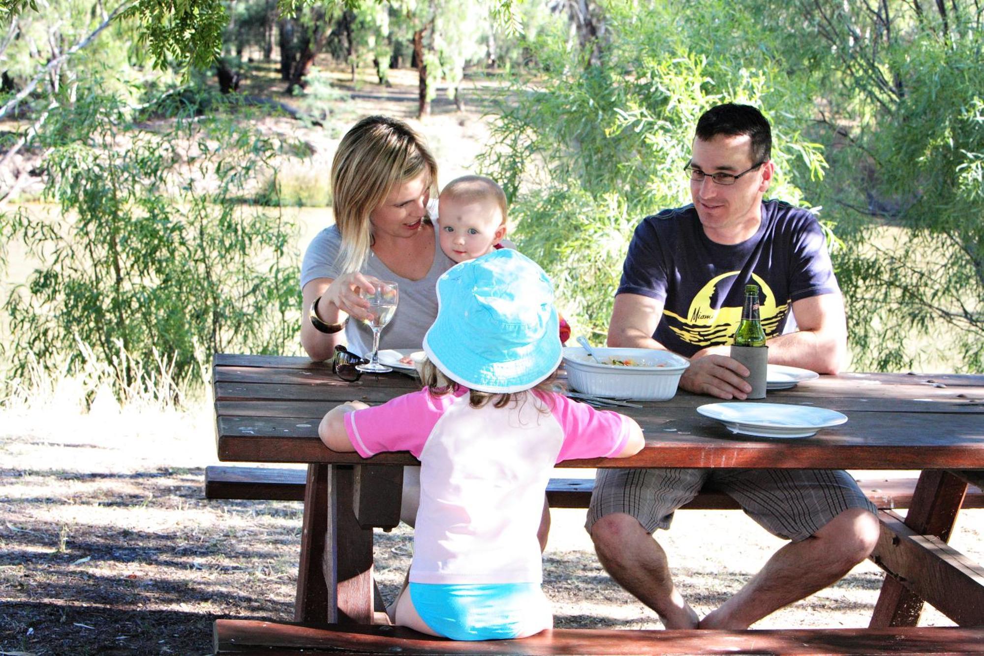 Cadell On The Murray Motel Moama Bagian luar foto