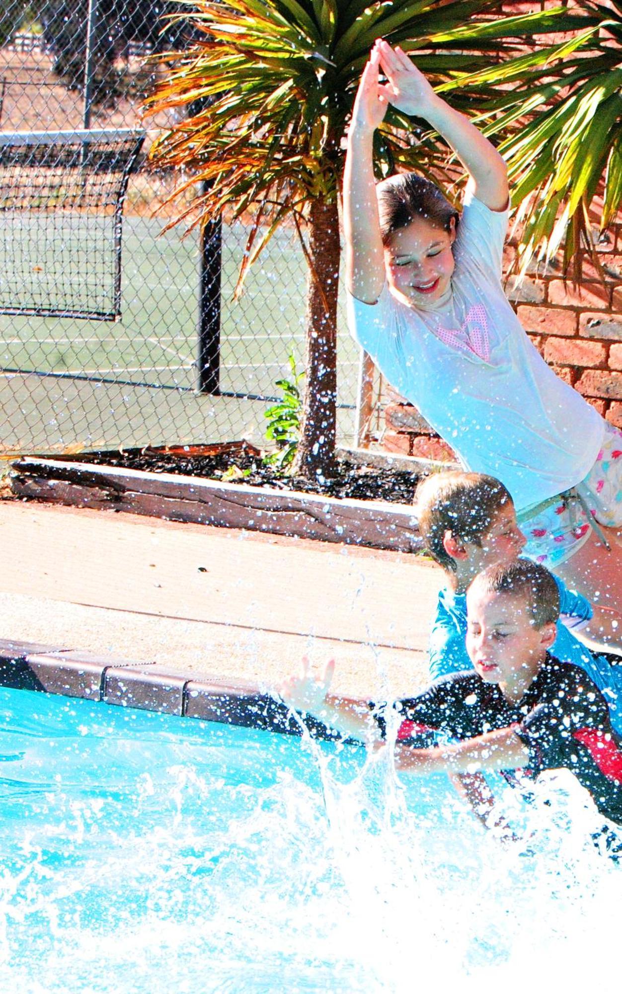 Cadell On The Murray Motel Moama Bagian luar foto