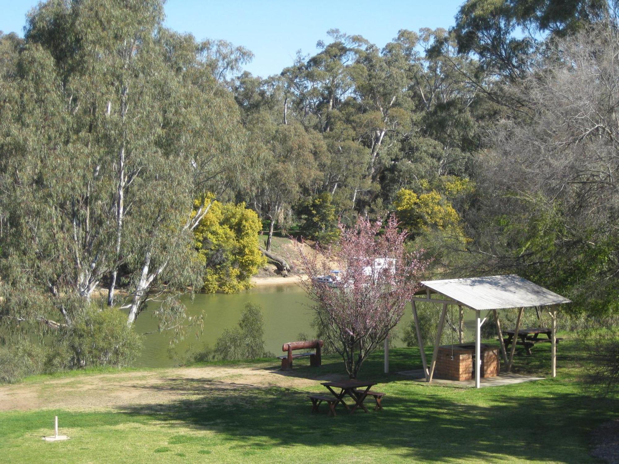 Cadell On The Murray Motel Moama Bagian luar foto