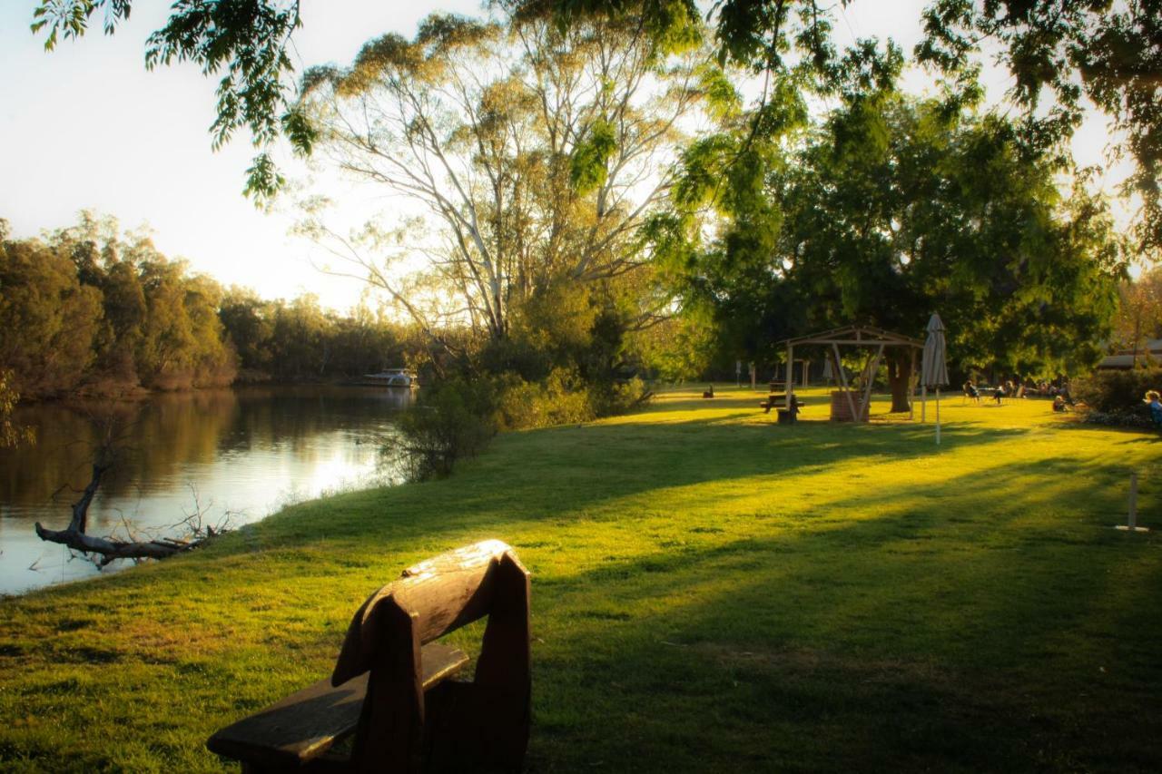Cadell On The Murray Motel Moama Bagian luar foto