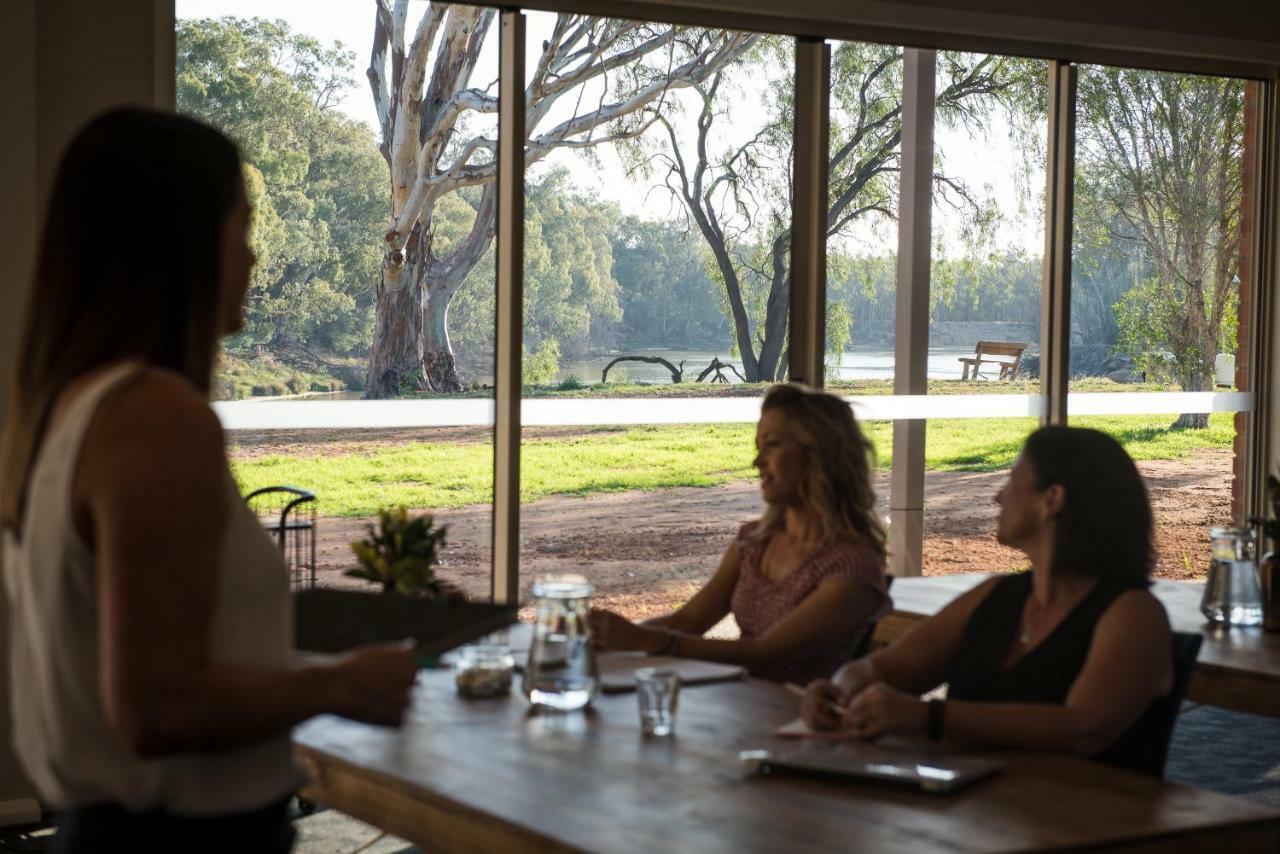 Cadell On The Murray Motel Moama Bagian luar foto